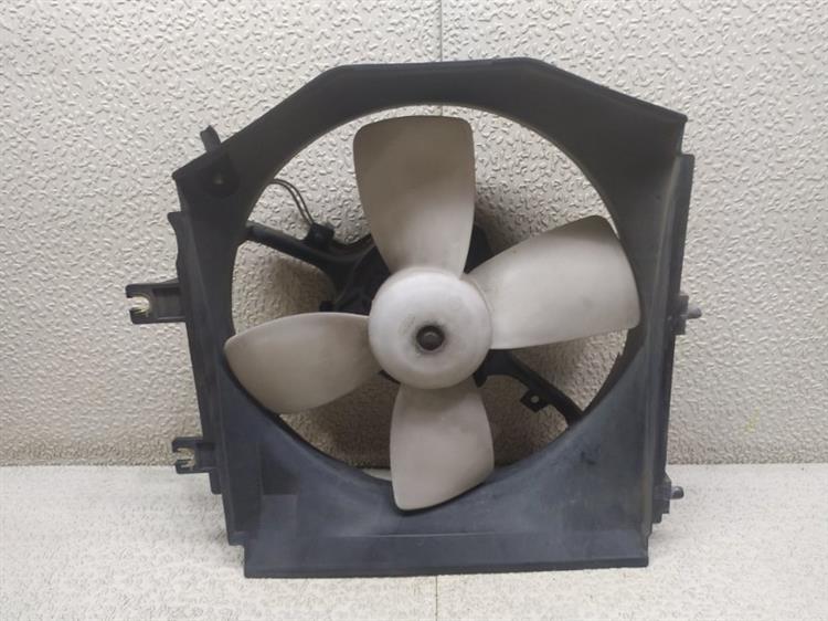 Вентилятор радиатора Nissan Familia